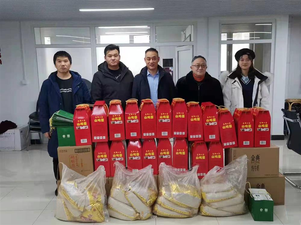 情牵小年送温暖 助力振兴暖民心 英国上市公司官网365走访楚家庄帮扶村