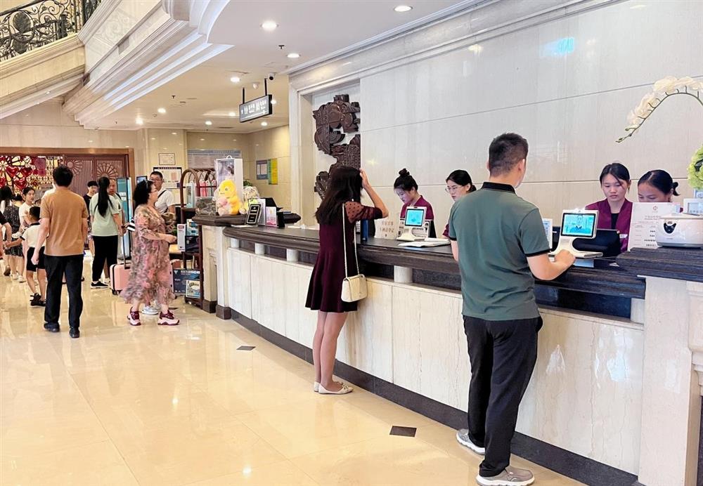 英国上市公司官网365旗下吉华大厦迎来客流高峰